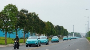 Ô tô, xe máy điện đang phủ xanh đường phố Việt Nam