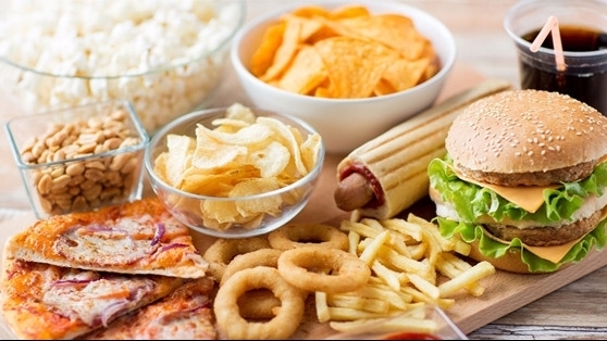 Năm thói quen ăn uống khiến bạn già nhanh