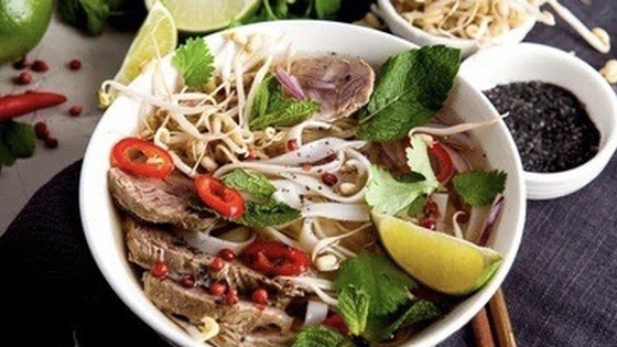 Ăn giá trụng hay giá sống tốt hơn?