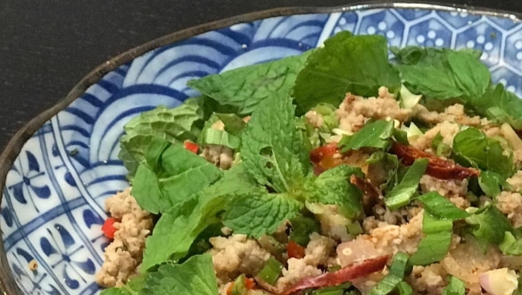 Du lịch quanh bếp với món Thái ngon tuyệt đỉnh: Lạp thịt heo cay xé lưỡi