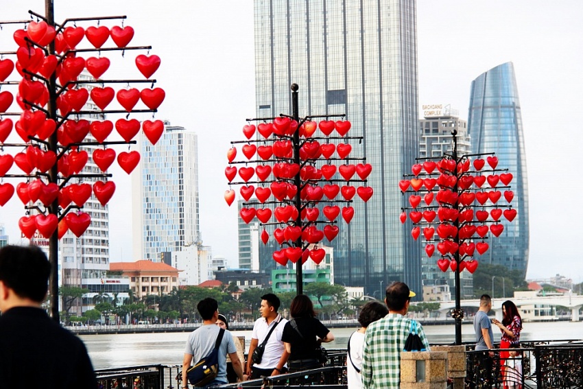 Những trái tim màu đỏ trong mưa Những trái tim màu đỏ trong mưa