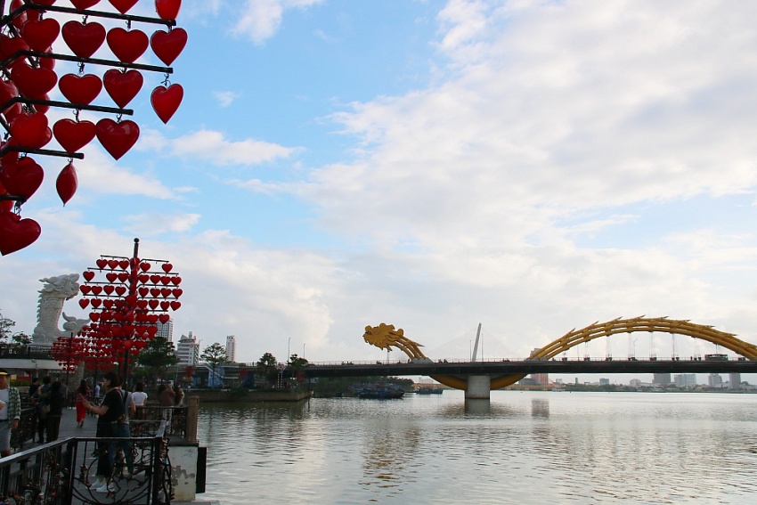 Những trái tim màu đỏ trong mưa Những trái tim màu đỏ trong mưa