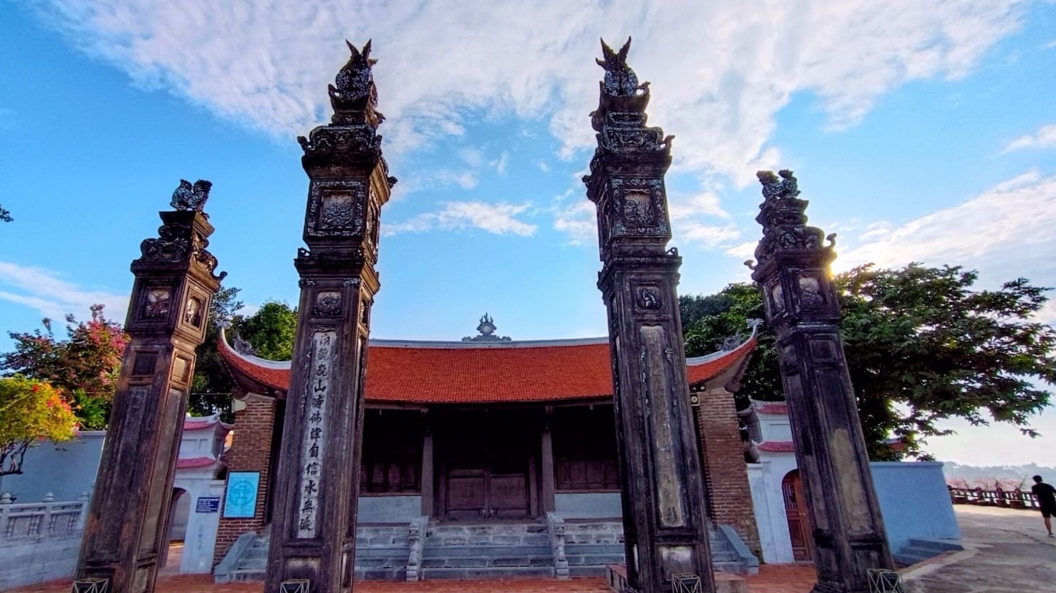 Trình diễn thực cảnh trên sông Hồng tái hiện văn hoá lịch sử đình Chèm