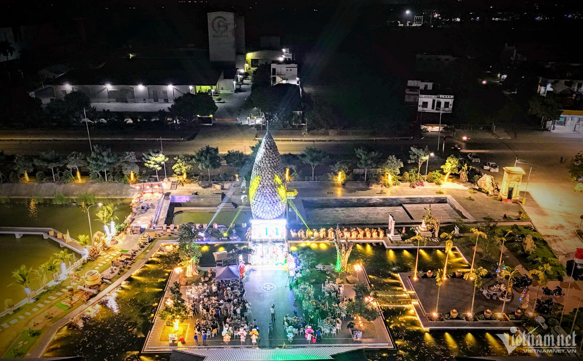 Tháp Thần Nông được ghép từ 1012 chiếc cối đá nhận Bằng kỷ lục Châu Á W-tac-pham-1.jpg