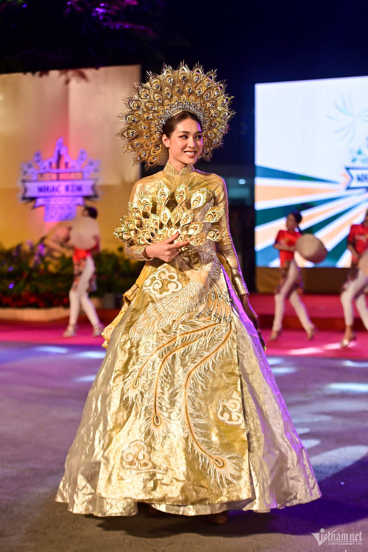 Lần hiếm hoi nhạc kèn, múa rối được diễu hành trên đường phố Lần hiếm hoi nhạc kèn, múa rối được diễu hành trên đường phố