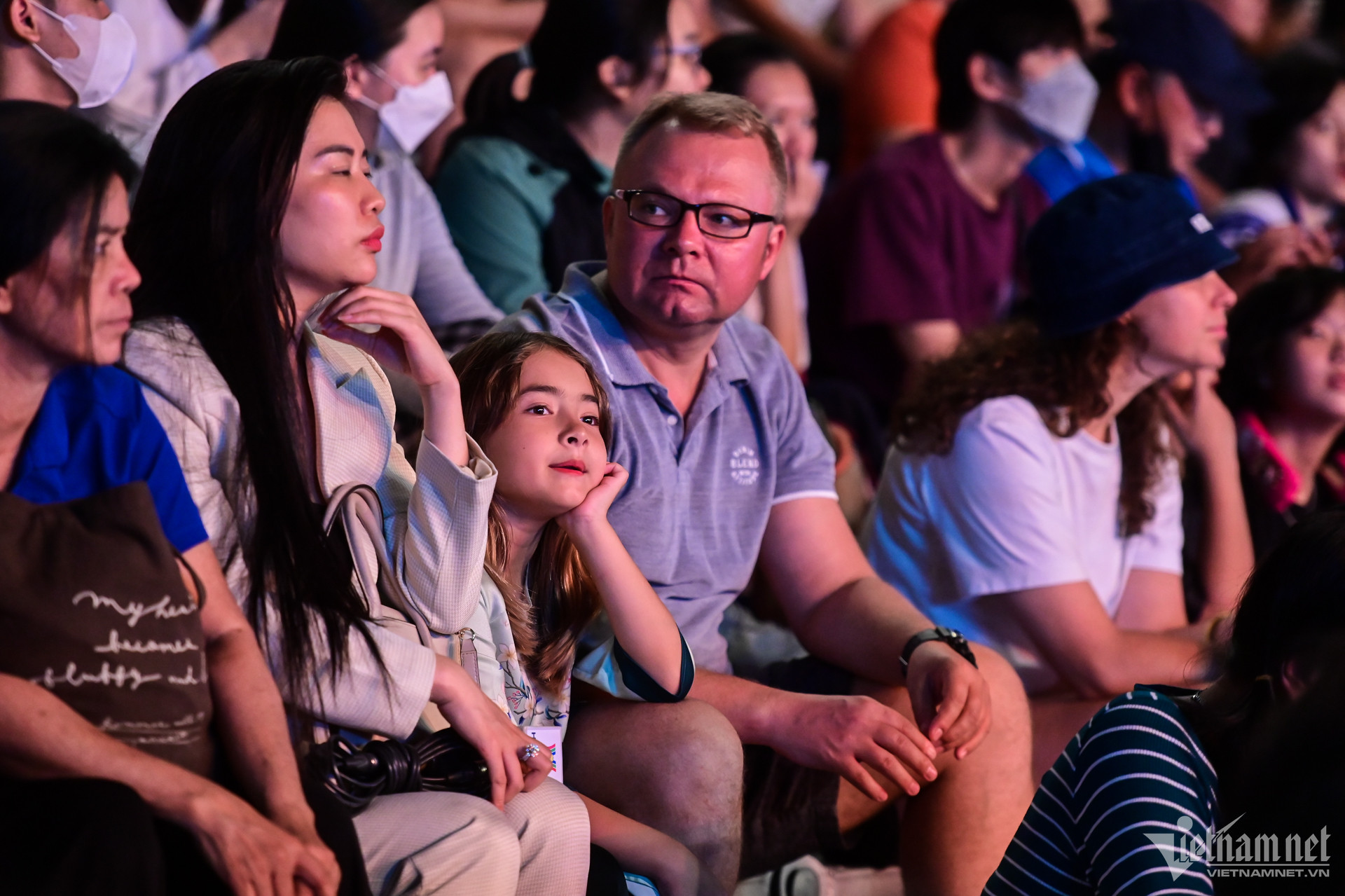 Lần hiếm hoi nhạc kèn, múa rối được diễu hành trên đường phố Lần hiếm hoi nhạc kèn, múa rối được diễu hành trên đường phố