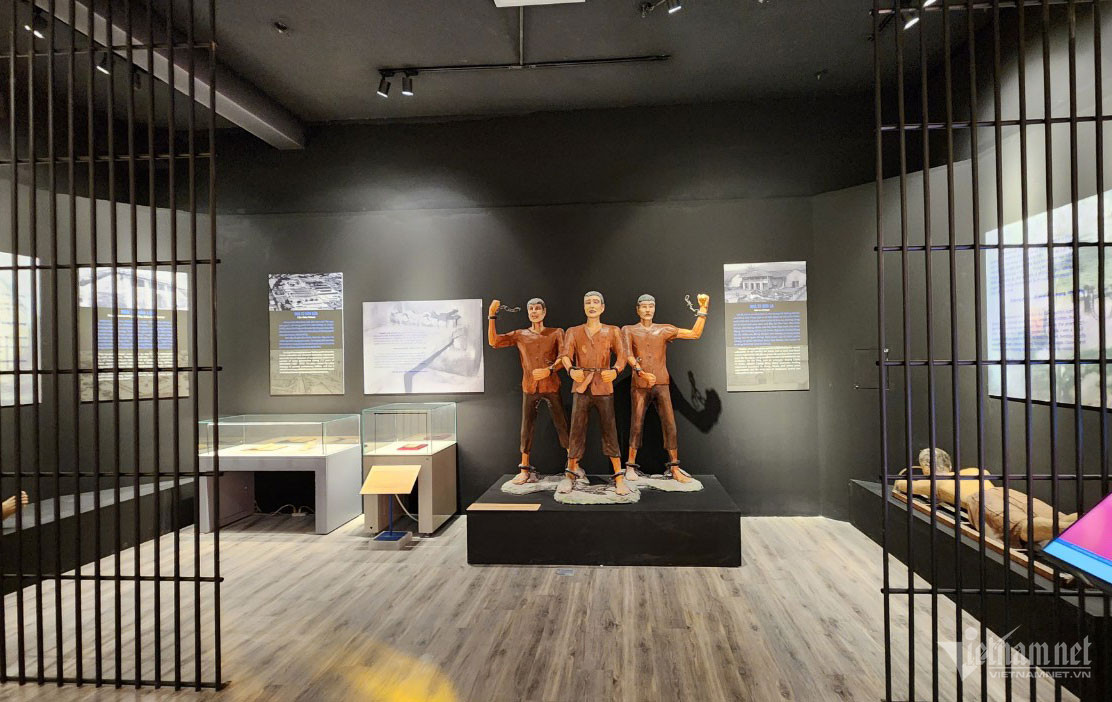 Nhiều tư liệu quý về Chủ tịch Hồ Chí Minh được trưng bày W-z4988404202446-0813046cb48270f7771255d18ba1351e-1.jpg