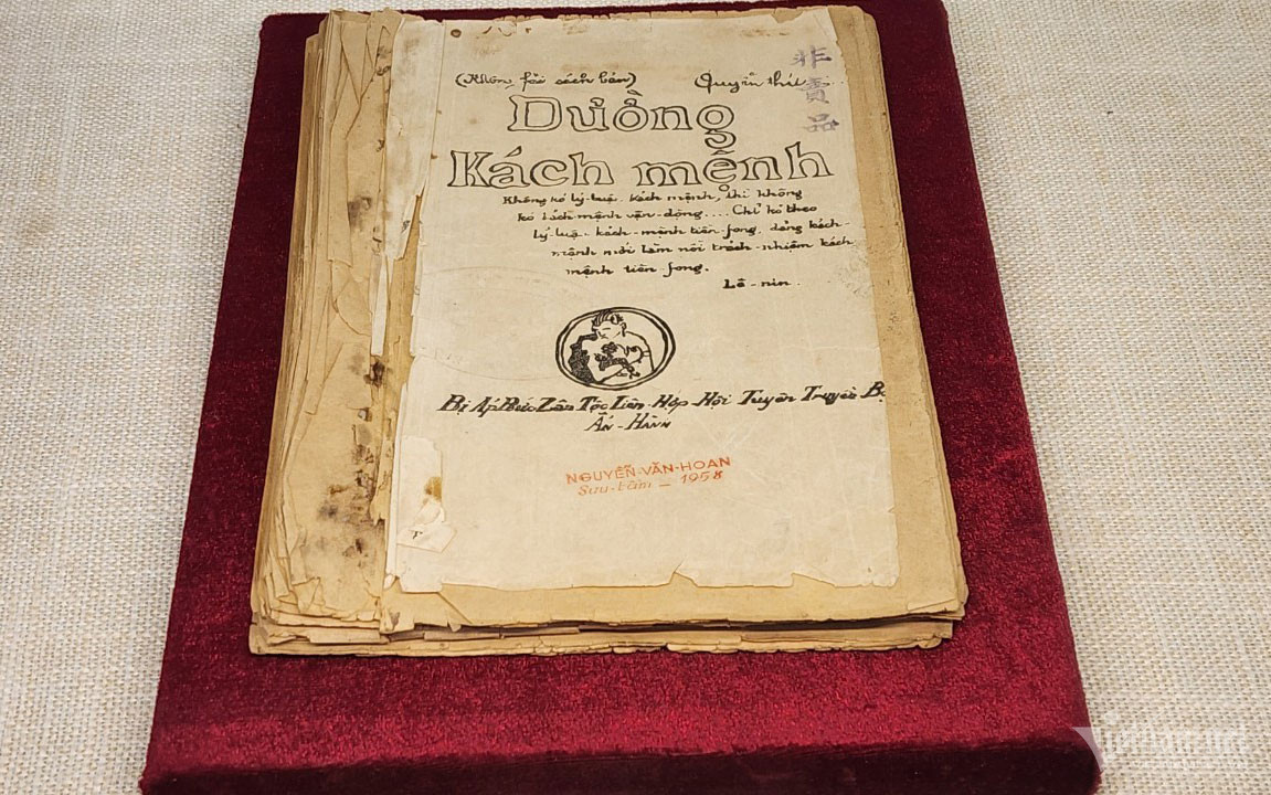 Nhiều tư liệu quý về Chủ tịch Hồ Chí Minh được trưng bày W-z4988404228087-e96d1f8dae9577e8ec956f080af2e3e5-1.jpg