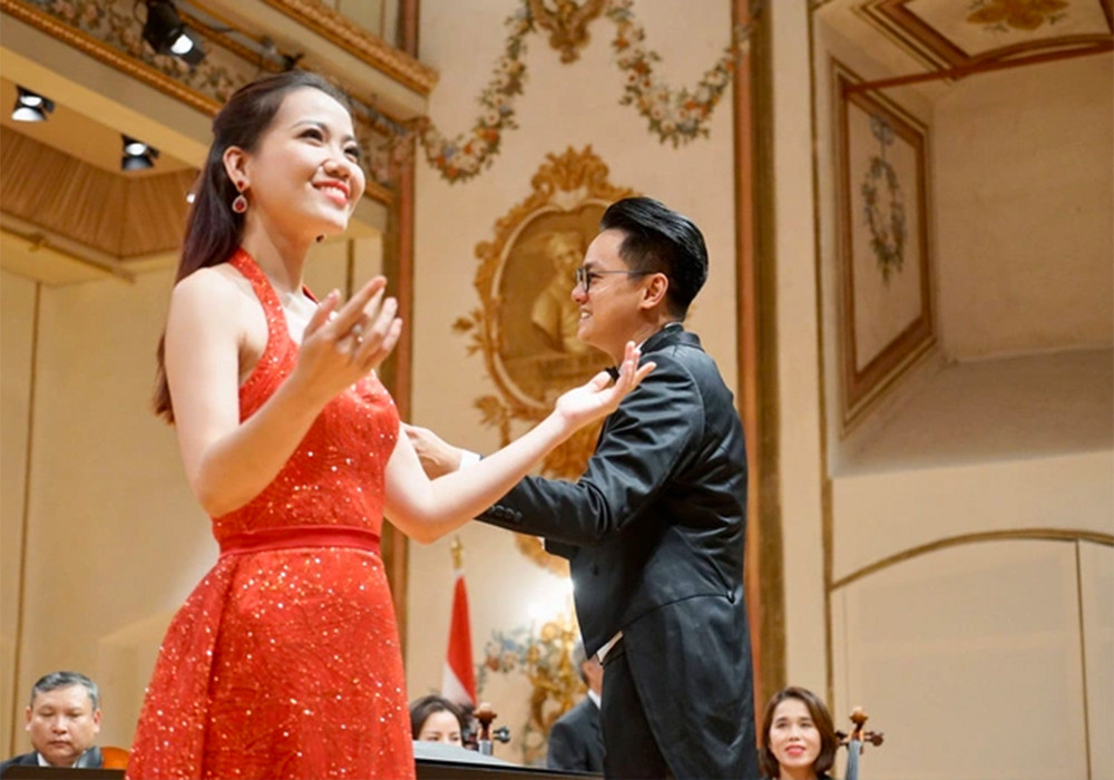 Giọng ca opera 8x hàng đầu vừa được phong NSƯT là ai? 10 sv.jpg