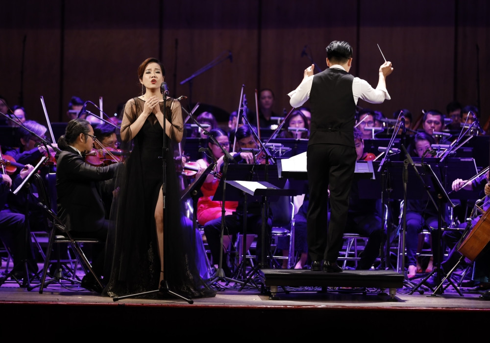 Giọng ca opera 8x hàng đầu vừa được phong NSƯT là ai? batch ddpham khanh ngoc 2 9204.jpg