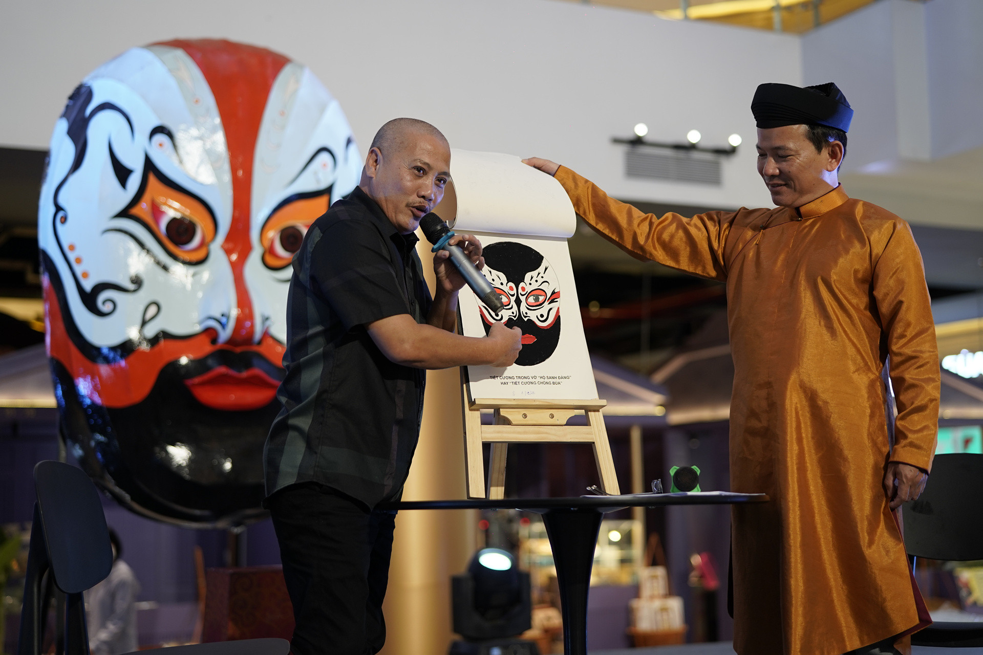 Mặt nạ tuồng Việt Nam hoàn toàn khác Trung Quốc dop6578.jpg