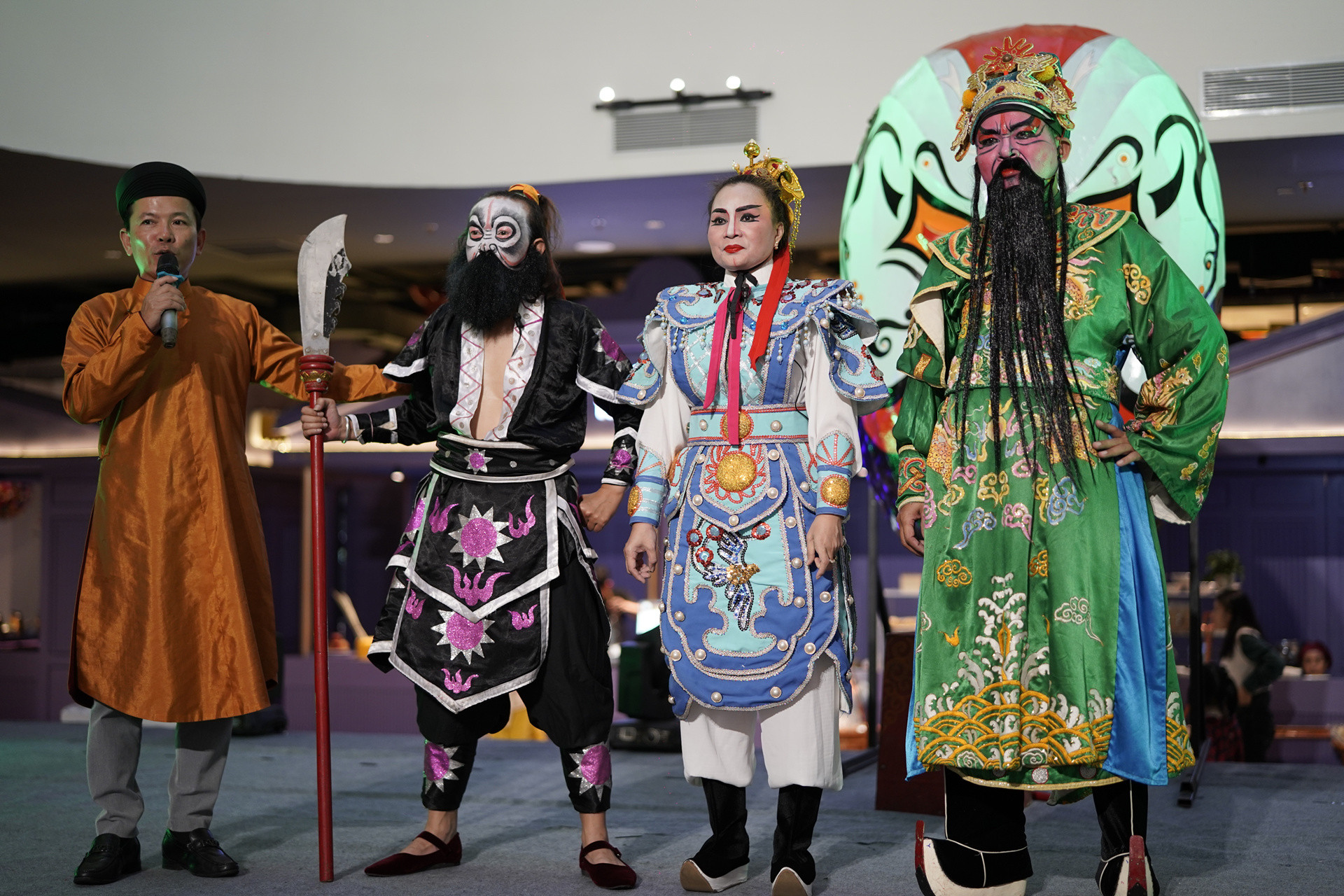 Mặt nạ tuồng Việt Nam hoàn toàn khác Trung Quốc dop6721.jpg