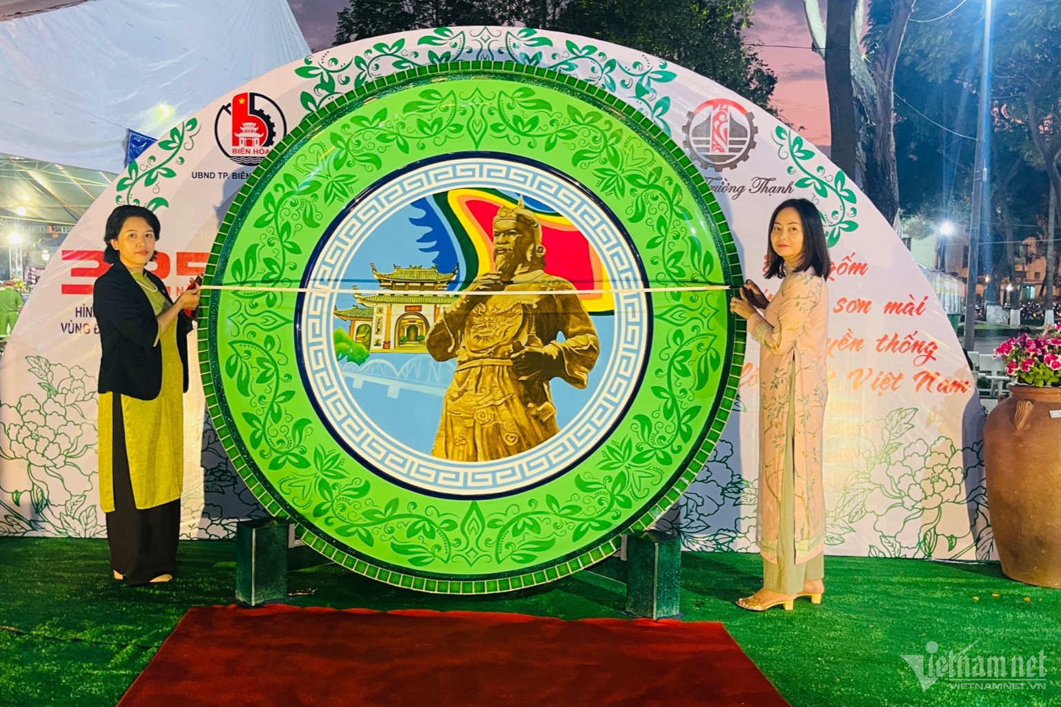 Chiếc đĩa gốm lớn nhất Việt Nam W-bfd3c59c-be40-41ce-8c75-36b3efd359dc-1.jpeg