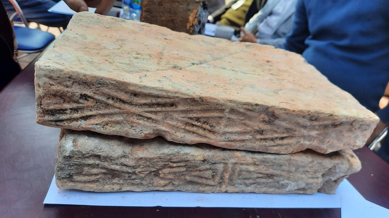 Phát hiện kiến trúc cổ, niên đại thế kỷ 4-5 sau Công Nguyên? 414428636 1379530869325079 4189762002446416209 n.jpg