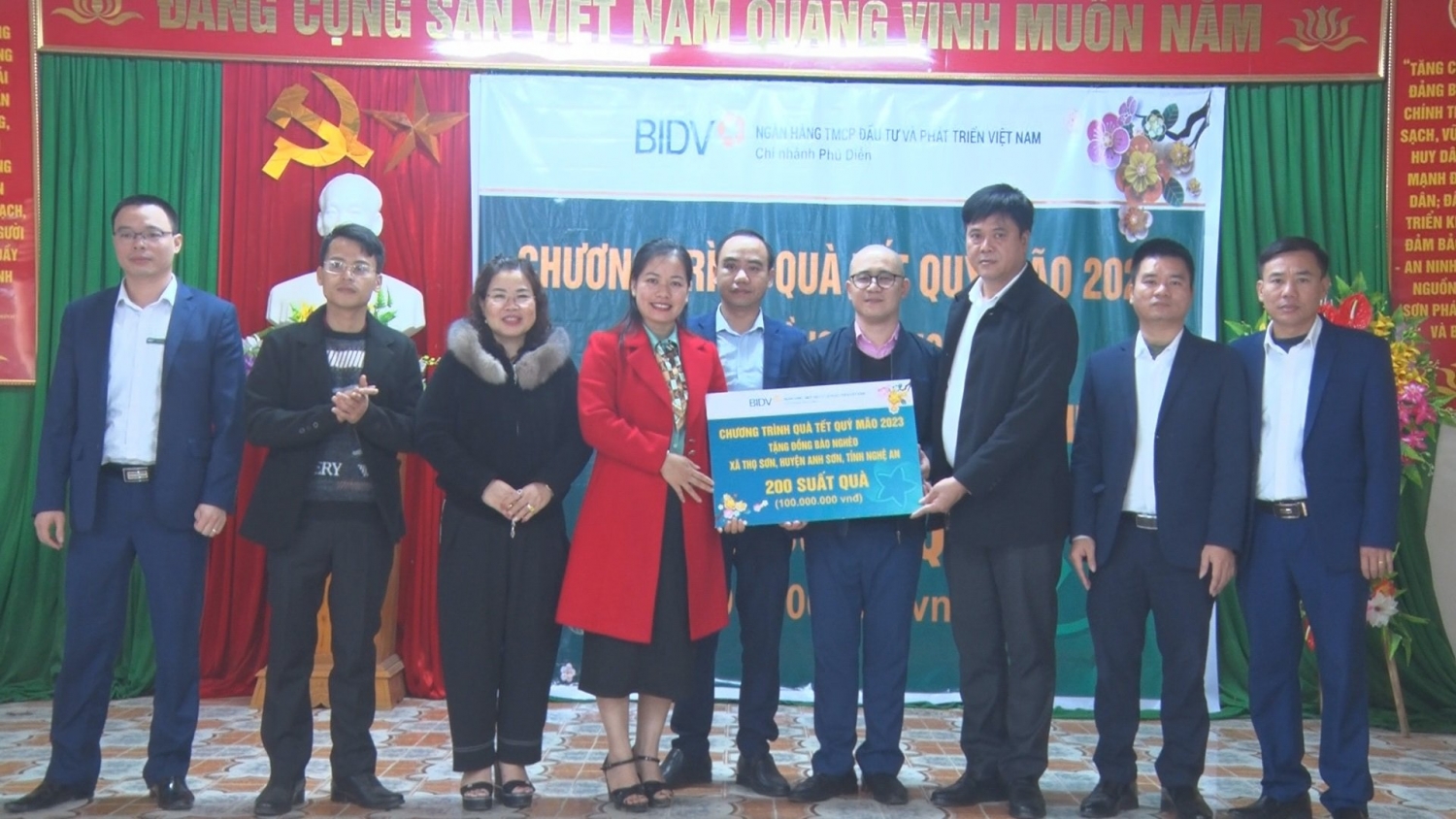 Tạp chí Năng lượng Mới cùng Ngân hàng BIDV “mang hơi ấm”  đến với đồng bào nghèo xã Thọ Sơn