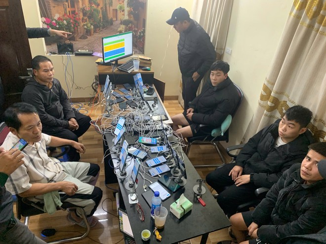 Cơ quan công an bắt giữ các đối tượng đang thực hiện hoạt động tội phạm