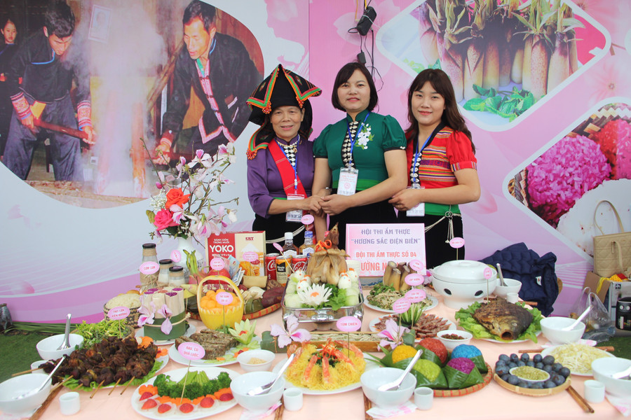 Nhiều trải nghiệm hấp dẫn tại Lễ hội hoa Anh Đào - Điện Biên Phủ