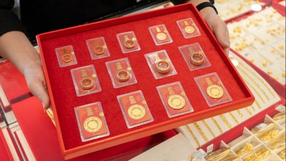 Giá vàng hôm nay 2/1: Mức thấp nhất trong vòng 5 tuần qua