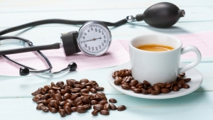 Huyết áp tăng thế nào khi uống cà phê?