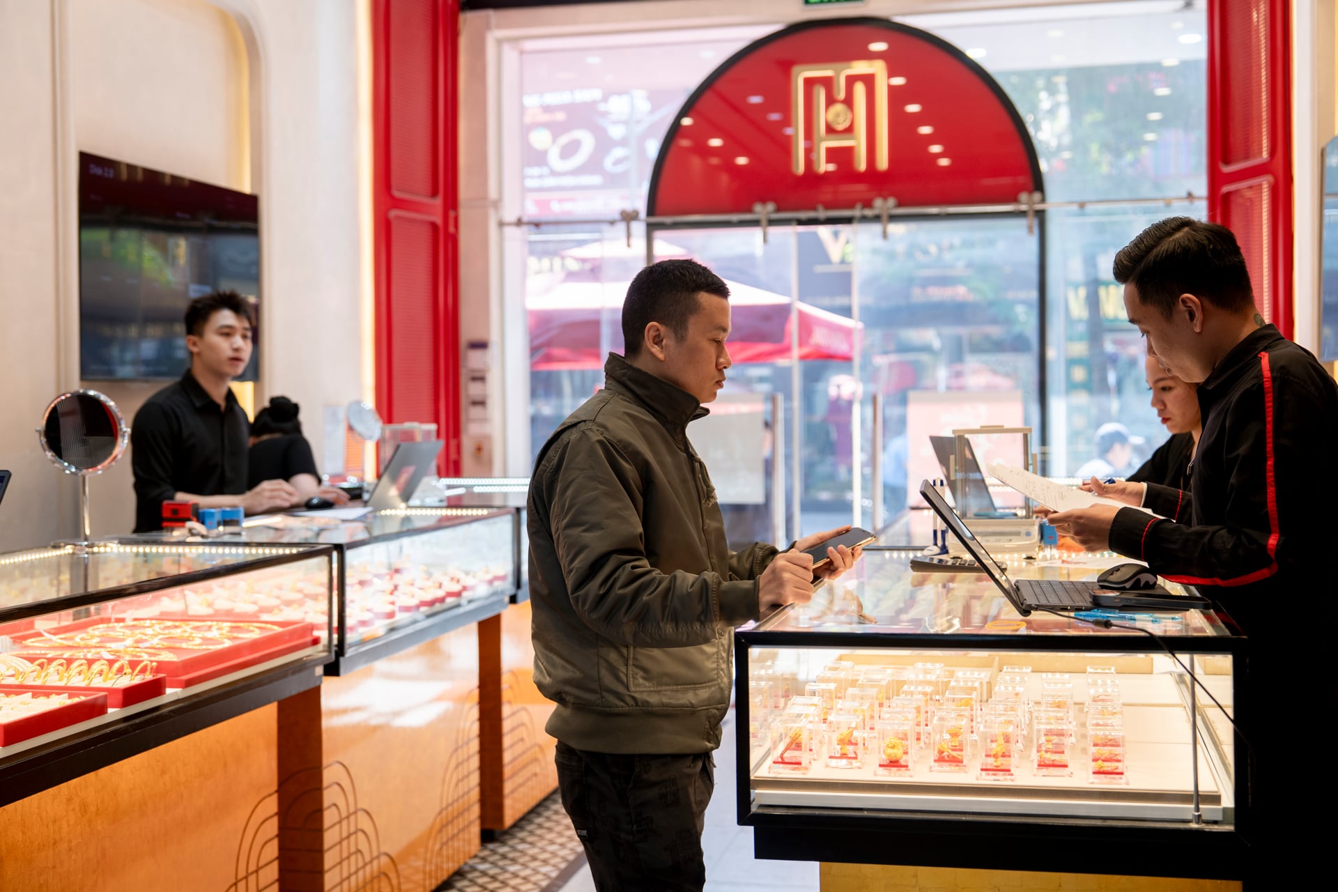 Giá vàng hôm nay 7/1: Tiếp tục tăng nóng tới vài triệu/lượng Giá vàng hôm nay 7/1: Tiếp tục tăng nóng tới vài triệu/lượng