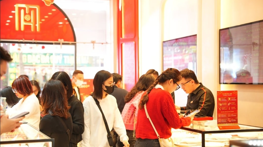 Giá vàng hôm nay 8/1: Vàng miếng ‘bất động’ ở mức trên 158 triệu/lượng