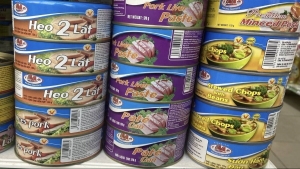 Siêu thị tại TP.HCM đồng loạt rút đồ hộp Hạ Long xuống khỏi kệ