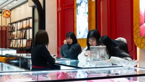 Giá vàng hôm nay 13/1: Tiếp tục đứng trên đỉnh 162 triệu/lượng