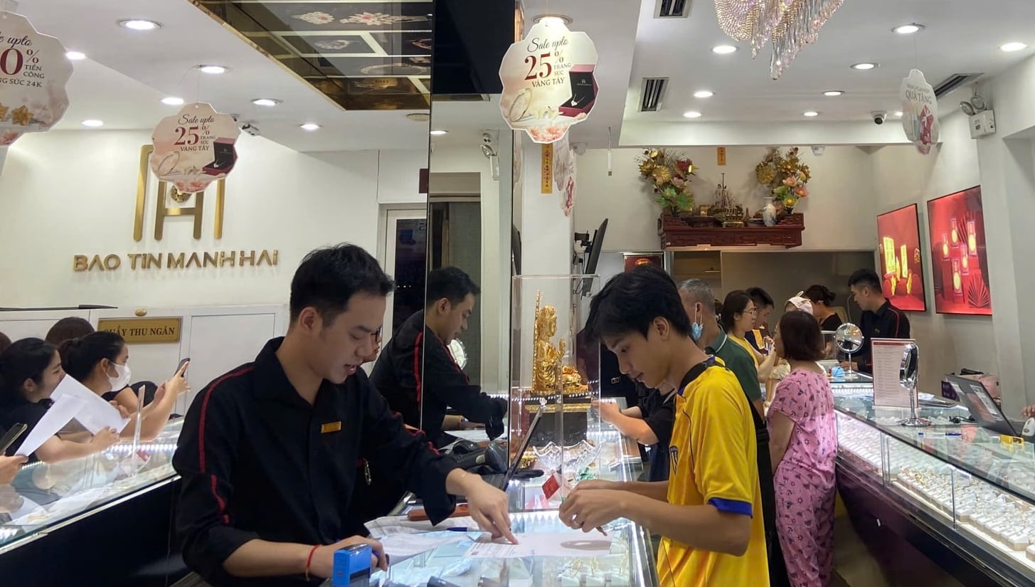 Giá vàng hôm nay 16/1: Giữ vững ở mức gần 163 triệu/lượng