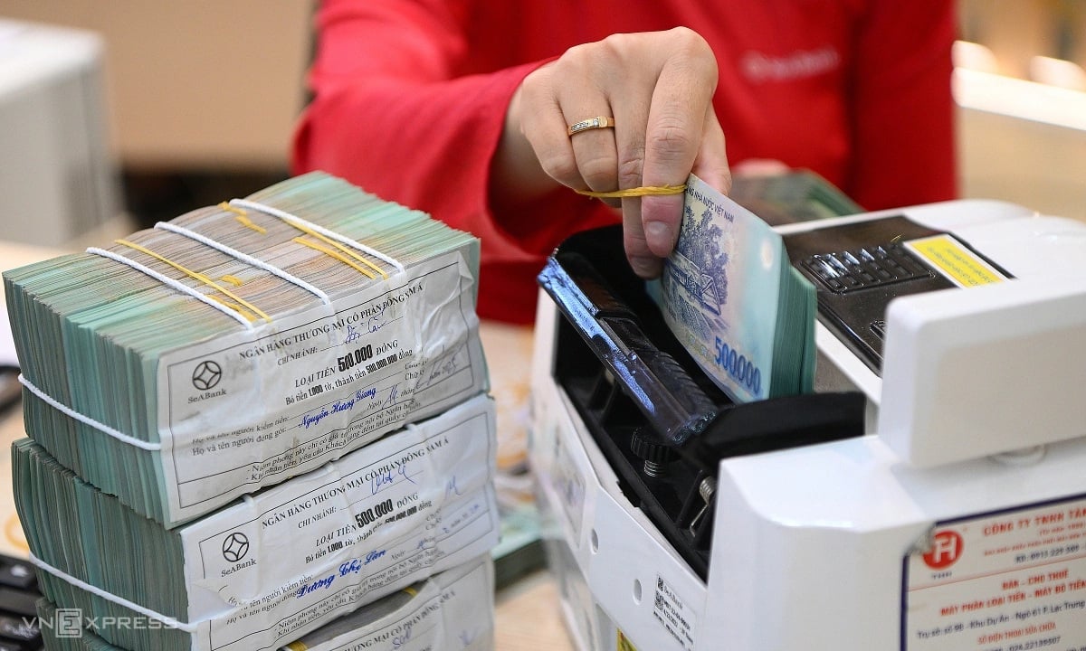 Cho vay bất động sản nhiều, ngân hàng rơi vào thế "kẹt" khi lãi suất tăng