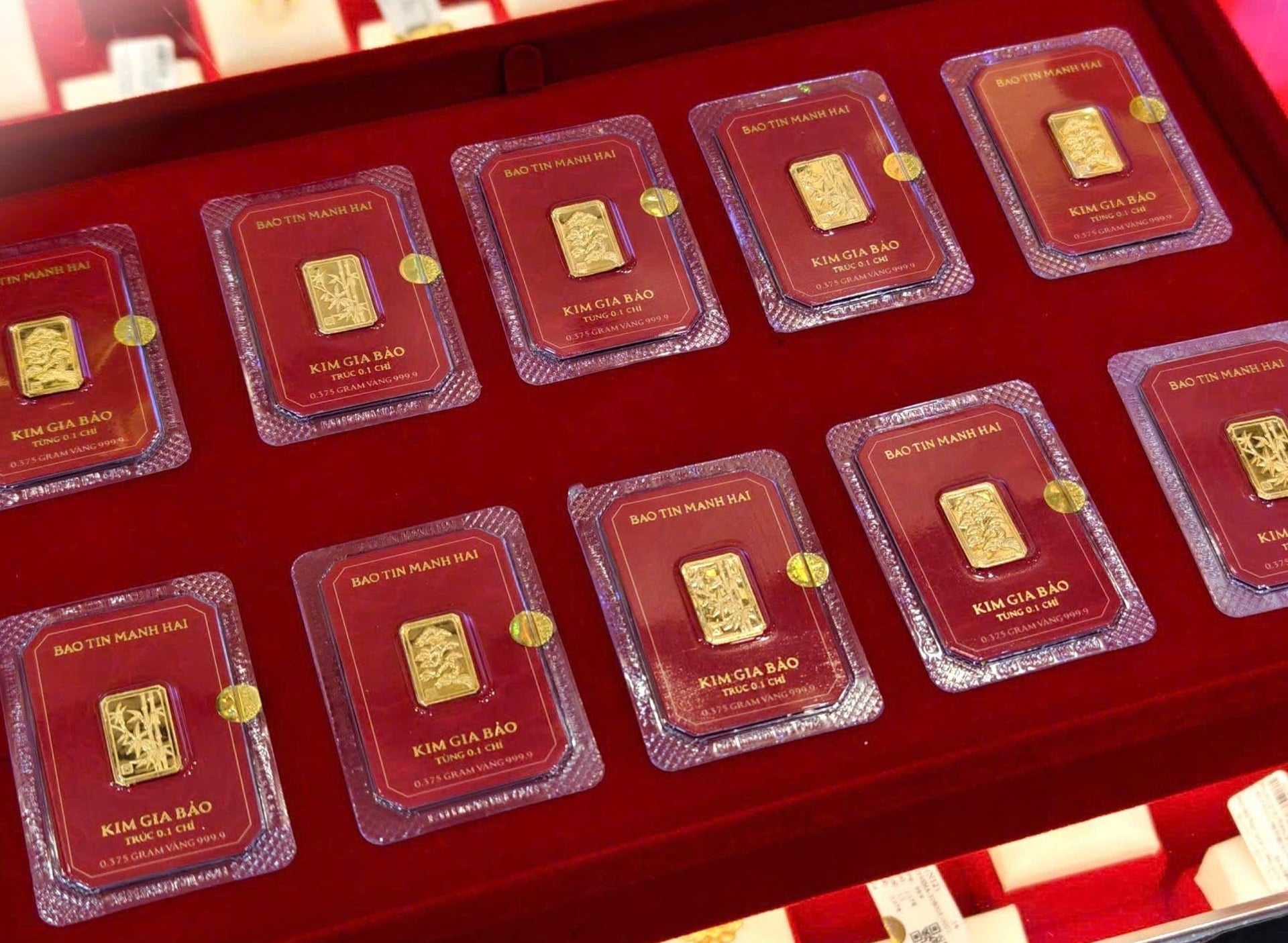 Giá vàng hôm nay 20/1: Vàng miếng SJC neo ở mức 165 triệu/lượng