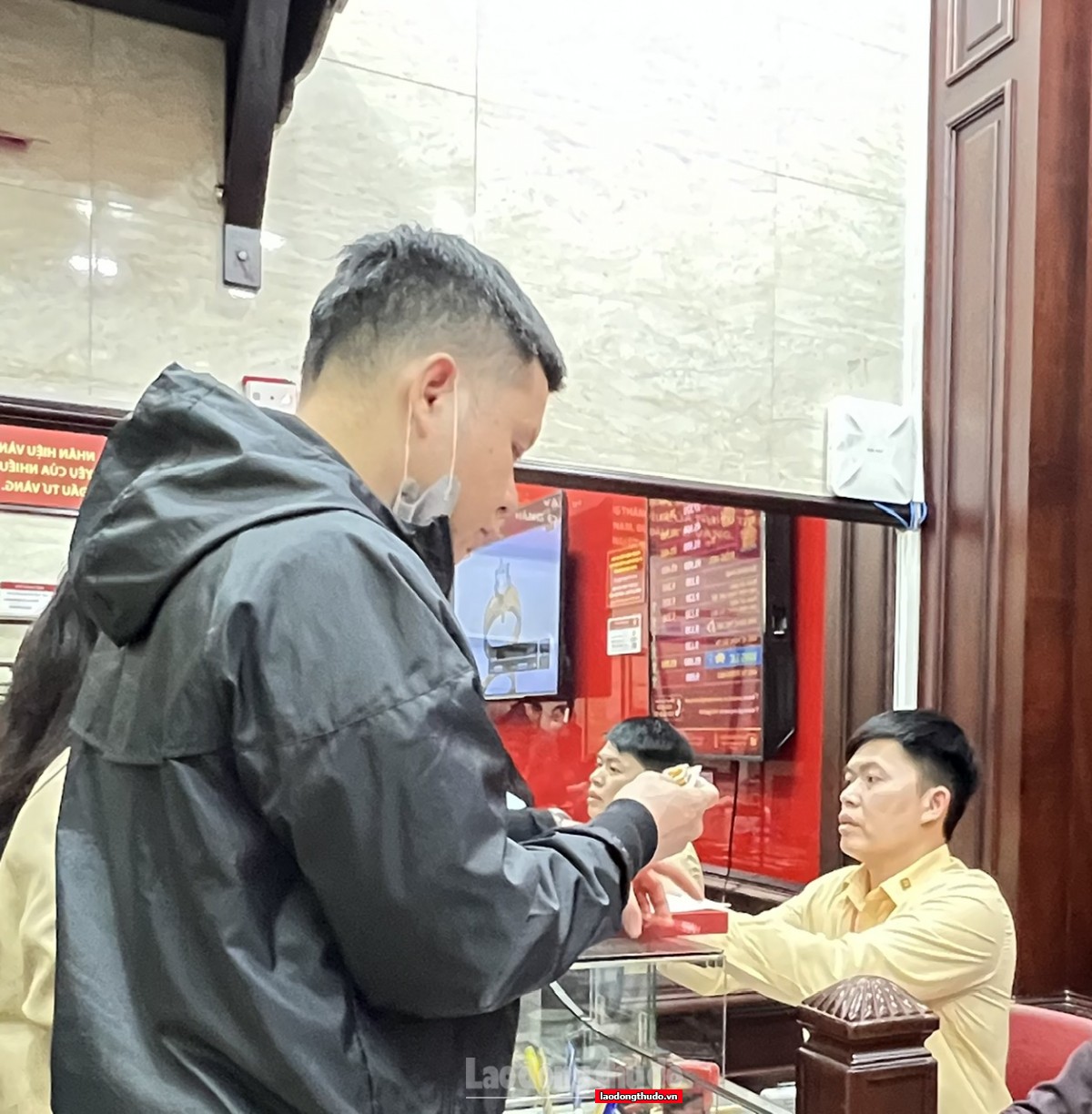 Giá vàng, bạc tăng phi mã trước Tết: Lập đỉnh liên tiếp, FOMO bao trùm thị trường