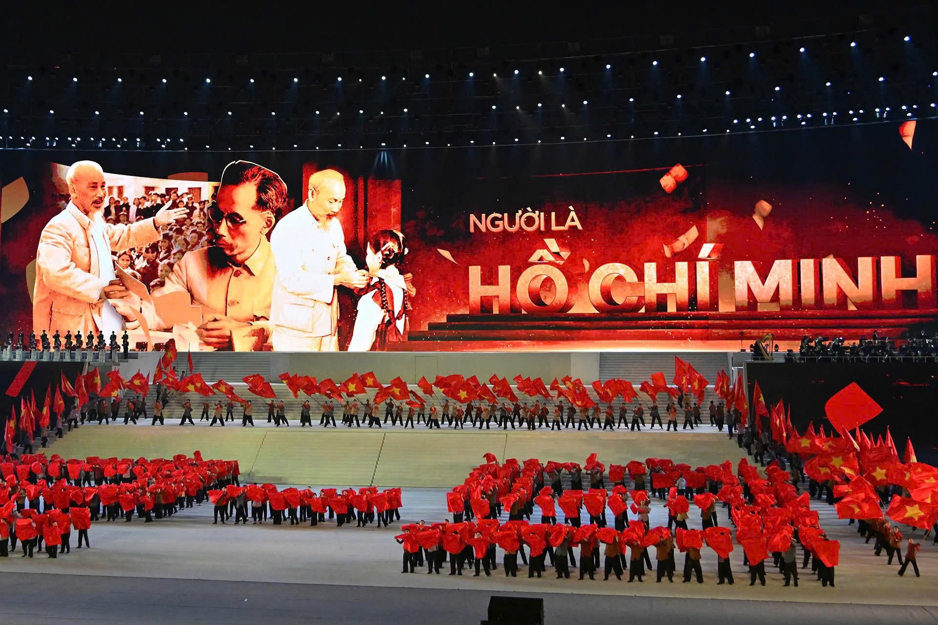 Tổng Bí thư Tô Lâm dự chương trình nghệ thuật đặc biệt chào mừng thành công Đại hội XIV của Đảng