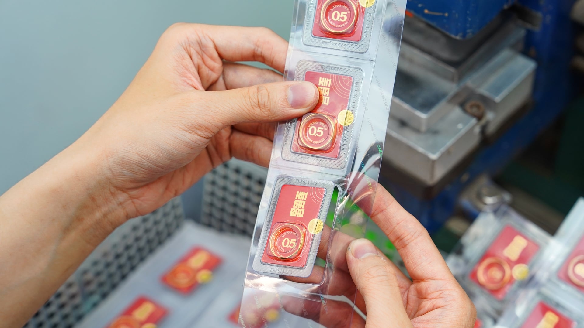 Giá vàng hôm nay 28/1: Vàng miếng SJC thẳng tiến mốc 183 triệu/lượng