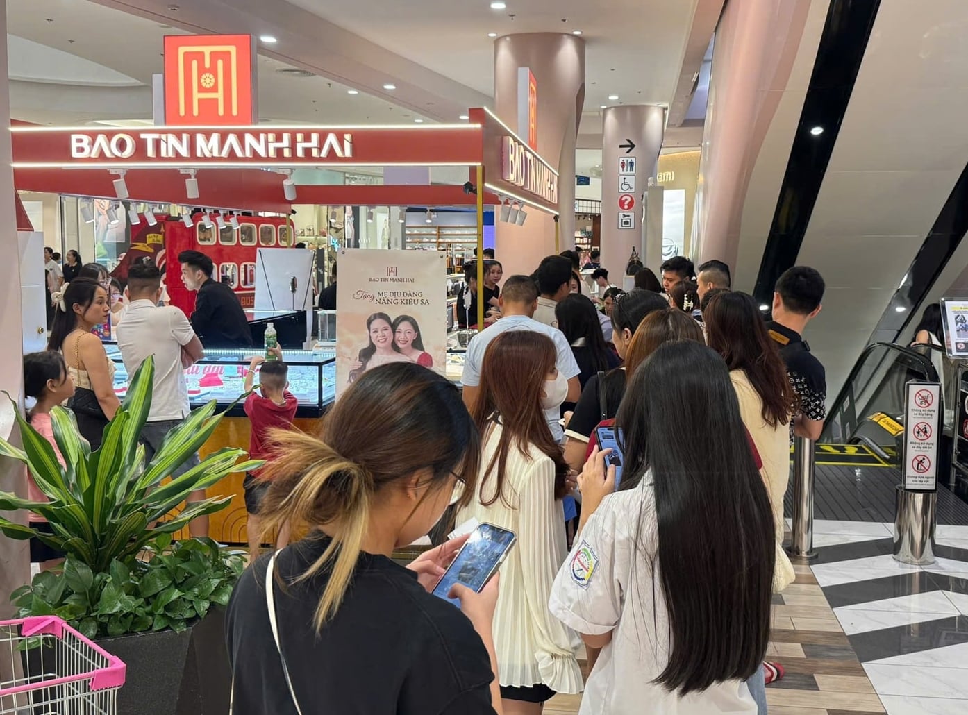 Giá vàng hôm nay 30/1: Vàng miếng SJC ‘bốc hơi’ hơn 11 triệu/lượng sau một đêm