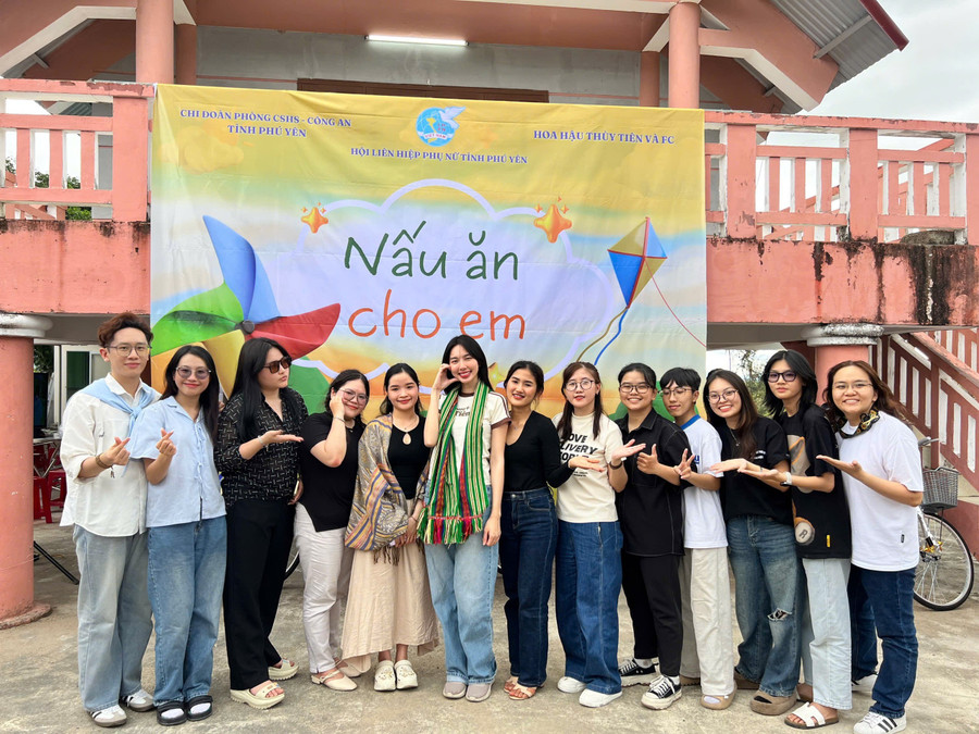 Hoa hậu Thùy Tiên truyền cảm hứng làm thiện nguyện