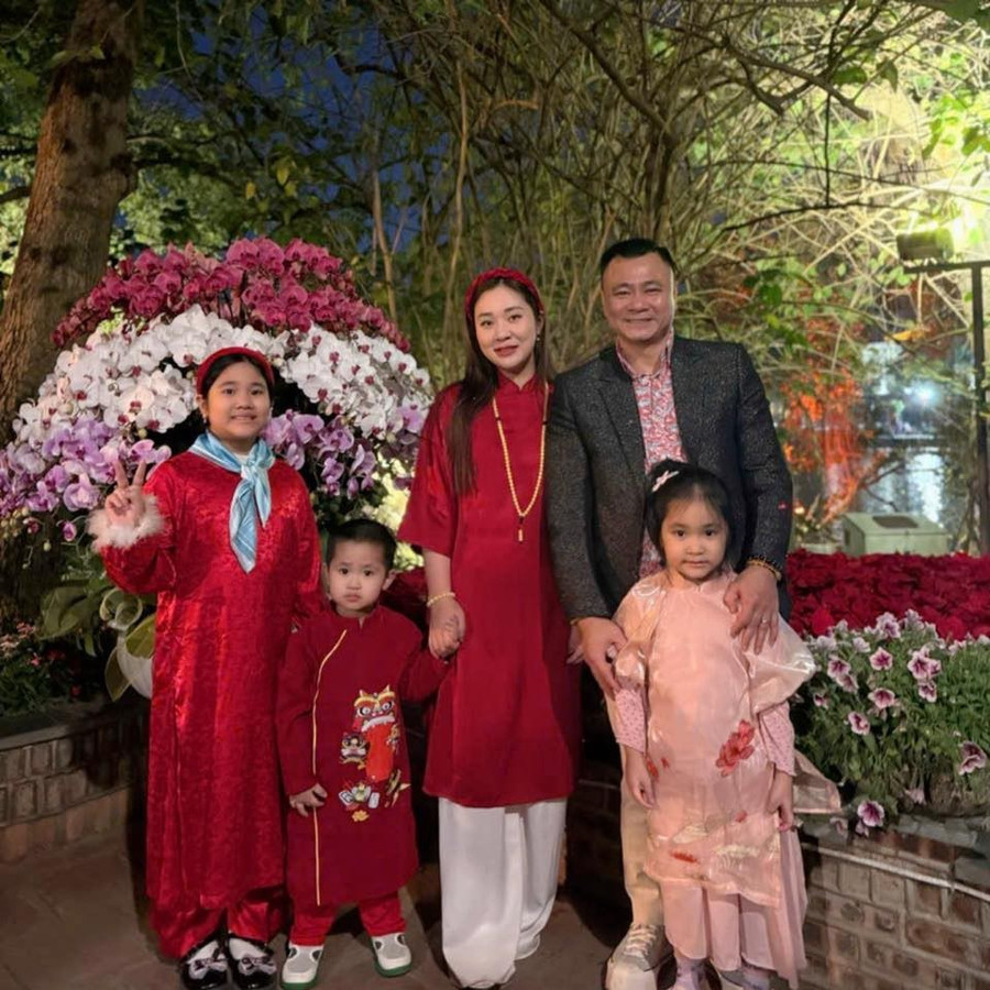 Dân mạng phát sốt trước bức thư tay của NSND Tự Long dành cho vợ kém 12 tuổi Dân mạng phát sốt trước bức thư tay của NSND Tự Long dành cho vợ kém 12 tuổi