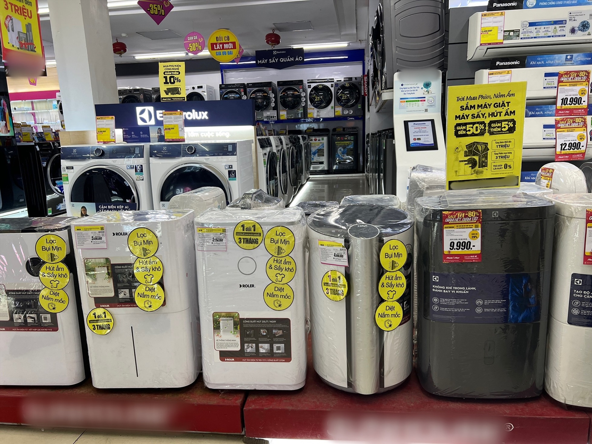 Nồm ẩm kéo dài: Thị trường máy sấy, máy hút ẩm bùng nổ doanh số Nồm ẩm kéo dài: Thị trường máy sấy, máy hút ẩm bùng nổ doanh số