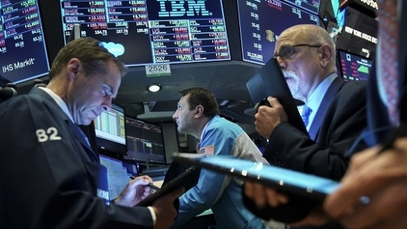 Chứng khoán Mỹ giảm sau hai phiên lập mốc kỷ lục