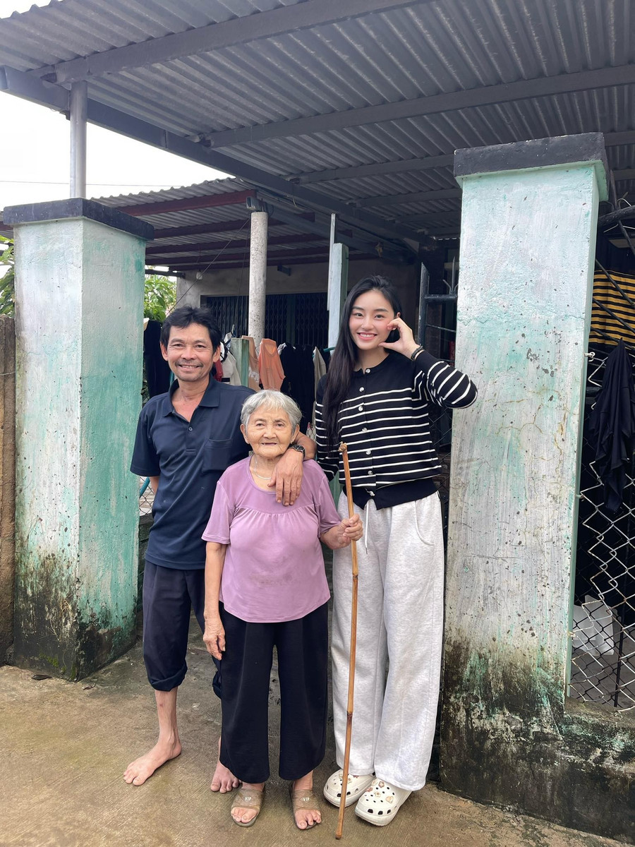 Hoa hậu Yến Nhi làm điều đặc biệt cho gia đình dịp cuối năm