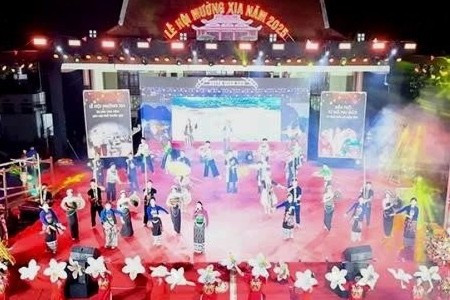 Độc đáo tục rước ‘đá thiêng’ xin vía đầu năm ở Thanh Hóa Độc đáo tục rước ‘đá thiêng’ xin vía đầu năm ở Thanh Hóa