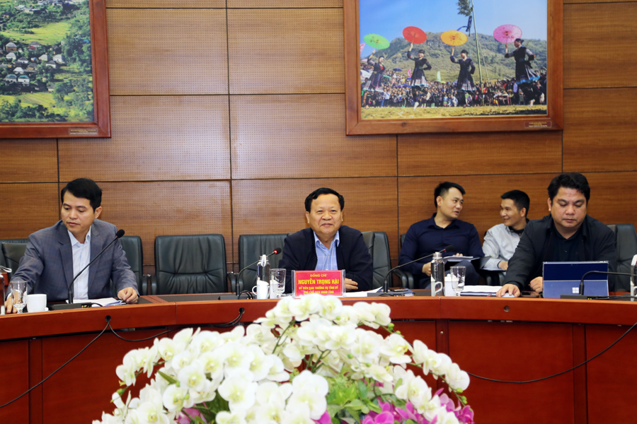 Phó Chủ tịch UBND tỉnh Nguyễn Trọng Hài làm việc với Đoàn công tác ADB Phó Chủ tịch UBND tỉnh Nguyễn Trọng Hài làm việc với Đoàn công tác ADB