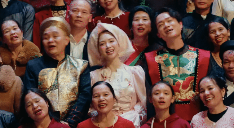 Hòa Minzy gây sốt với MV ca nhạc về quê hương Hòa Minzy gây sốt với MV ca nhạc về quê hương