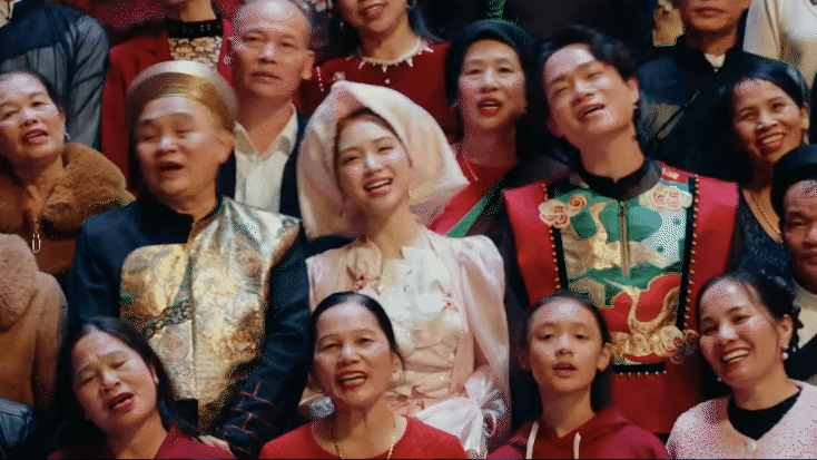 Hòa Minzy gây sốt với MV ca nhạc về quê hương