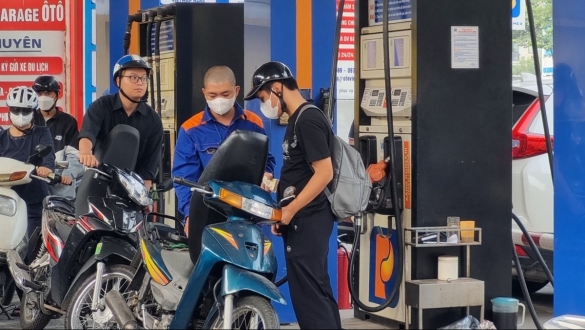 Giá xăng tiếp tục giảm, về sát 19.600 đồng một lít