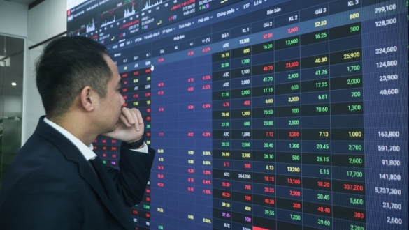 Khối ngoại bán ròng hơn 1.900 tỷ đồng, FPT bị rút ròng đột biến