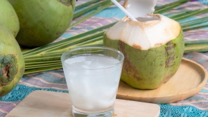 7 lợi ích của việc uống nước dừa tươi vào buổi sáng