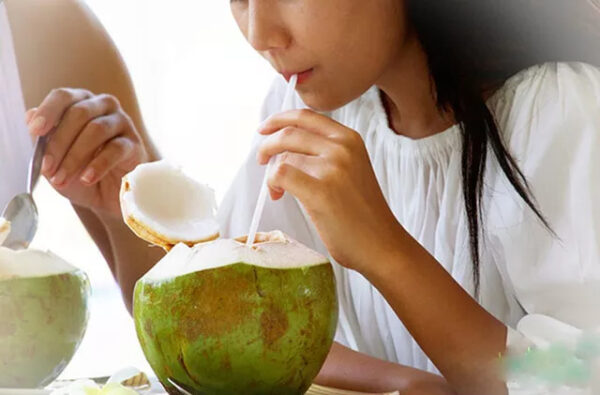 7 lợi ích của việc uống nước dừa tươi vào buổi sáng 7 lợi ích của việc uống nước dừa tươi vào buổi sáng