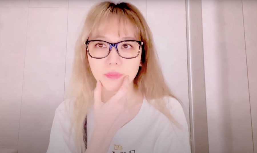 Dương Hoàng Yến, Hari Won cùng loạt sao Việt từng bị liệt nửa mặt