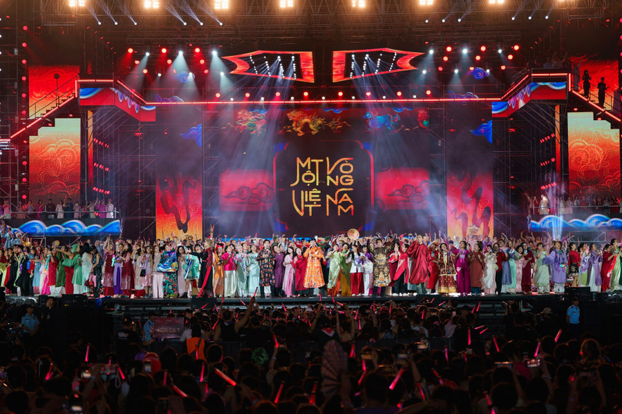 'Anh trai vượt ngàn chông gai' Bắc tiến gây phấn khích 'Anh trai vượt ngàn chông gai' Bắc tiến gây phấn khích