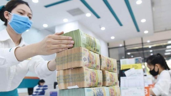 Áp lực lớn nhưng dự địa hạn hẹp: Giảm lãi suất là "bài toán khó"